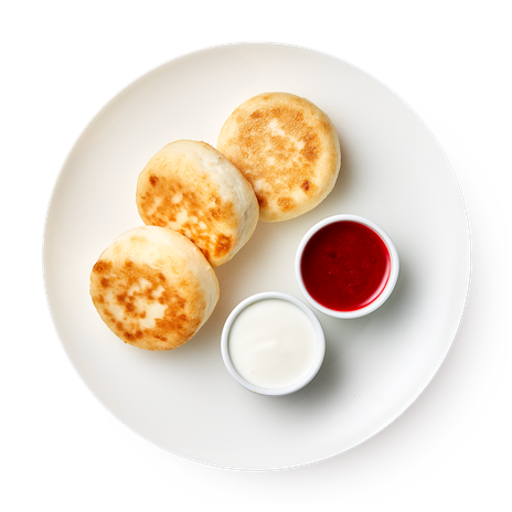 Сырники со сметаной и черничным соусом «Из Лавки»